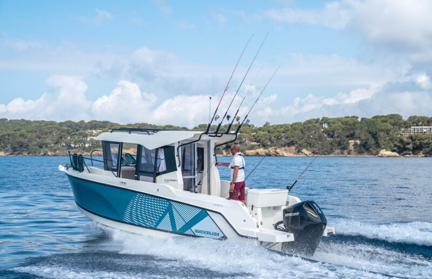 slider 1 Quicksilver Captur 705 Pilothouse